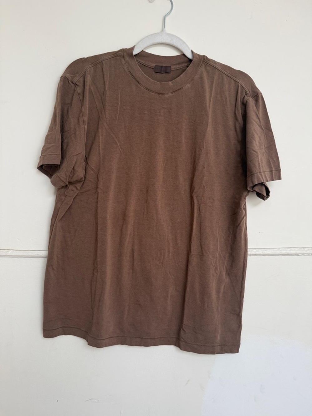 SKIMS boyfriend Tee in Brown